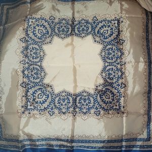 Beautiful scarf  made in china